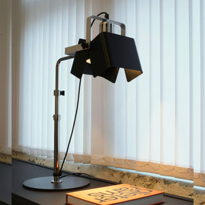 YK100 B1 - Skrivbordslampa